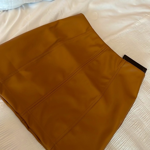 NWT Faux leather mini skirt - Picture 3 of 7